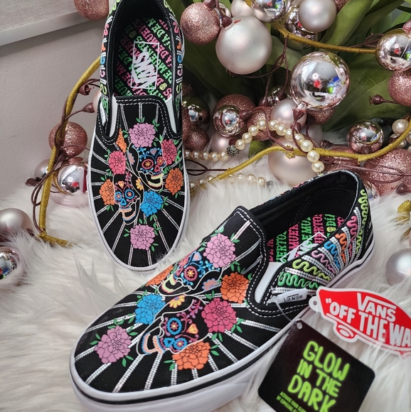 Vans Shoes - VANS Dia De Muertos Classic Slip-On Shoes Women brand  new